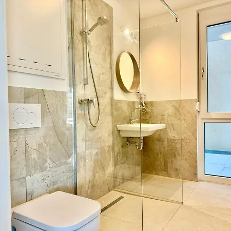 Stylish With Balcony Near Scs Apartamento *